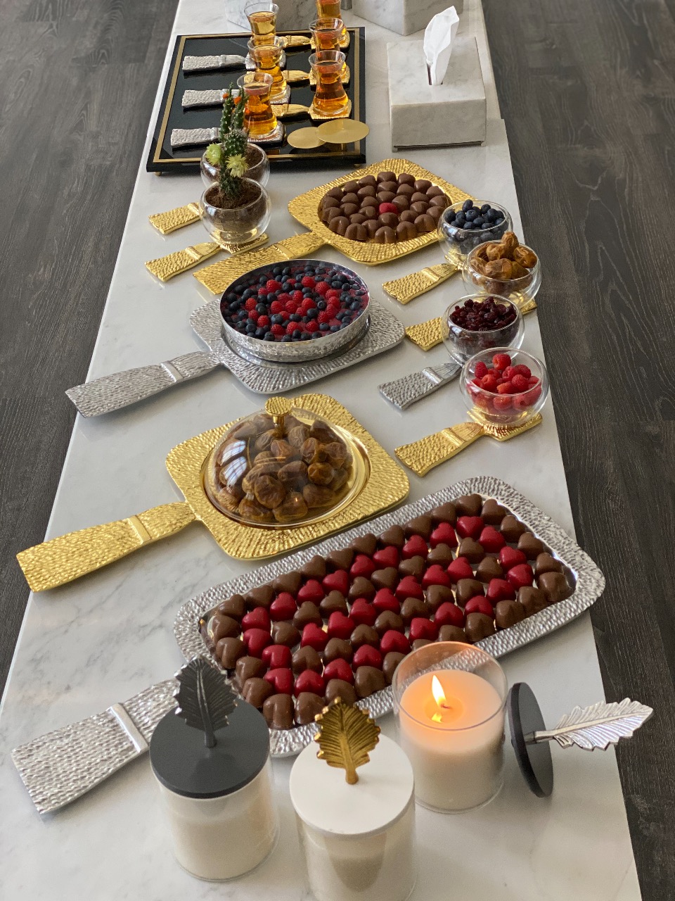 Colored Metal Tassel Plate with Glass Bowl (Set of 12 Pieces) - Tiffany Collection