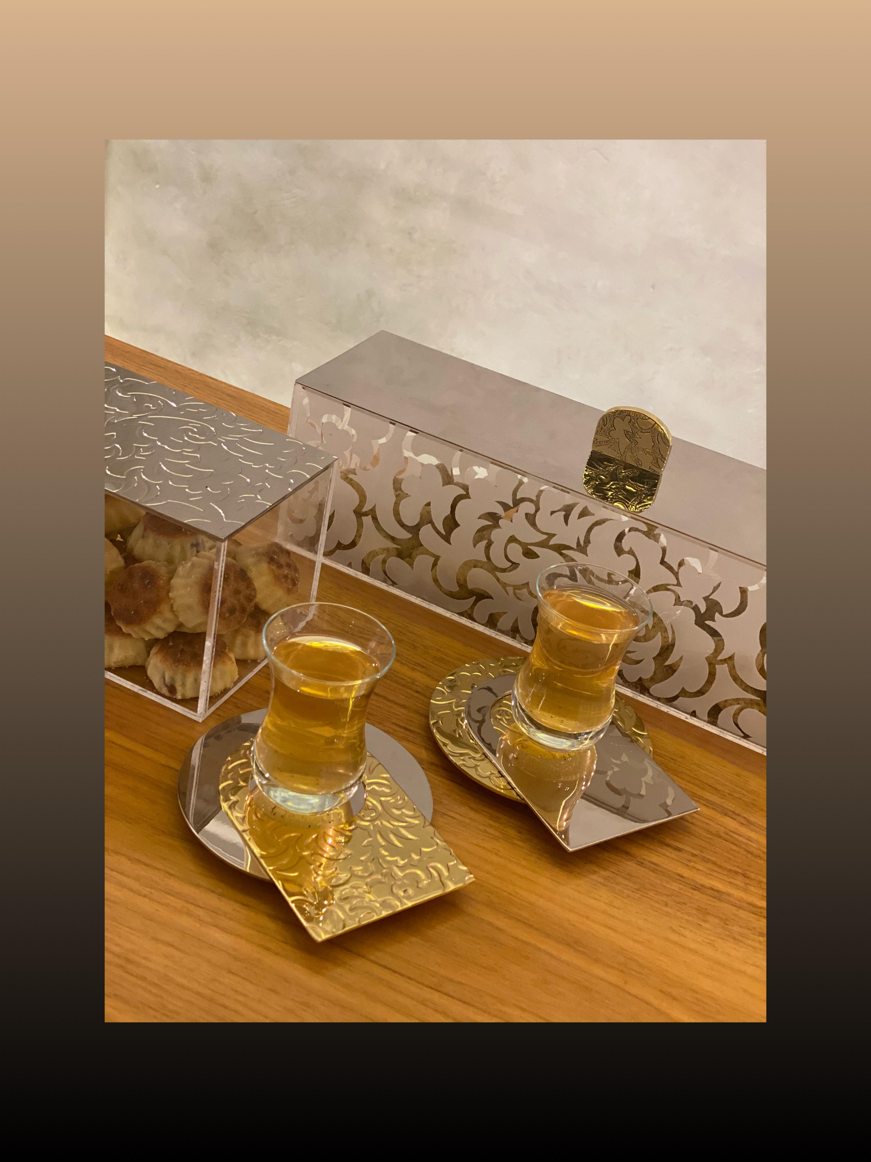 Metal Engraved Plate with Tea Glass Cup (Set of 12 Pieces) - Arcade Collection