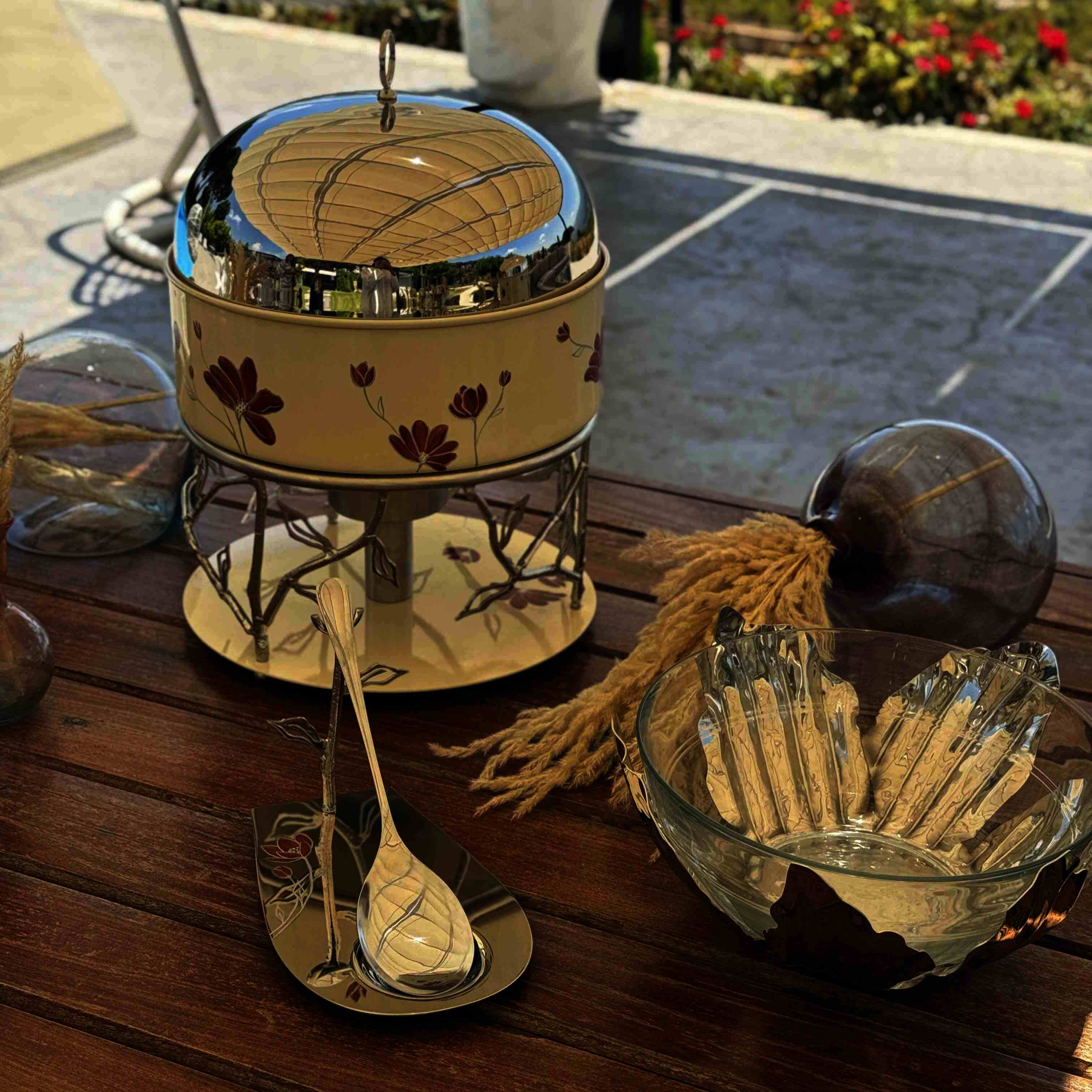 Warmer with hand painted base & hanger- Magnolia Collection