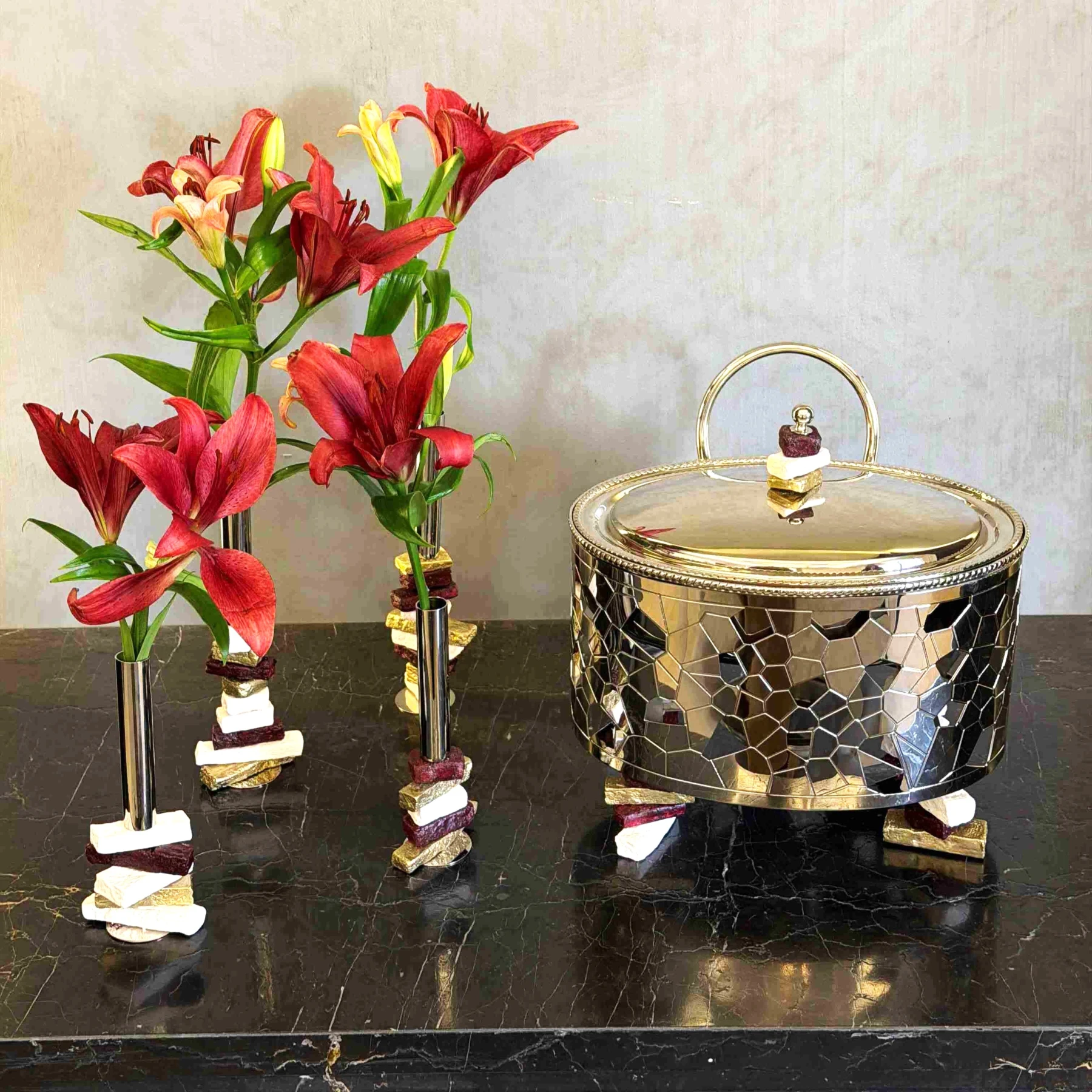 Brass vase with ceramic base - Celestia Collection